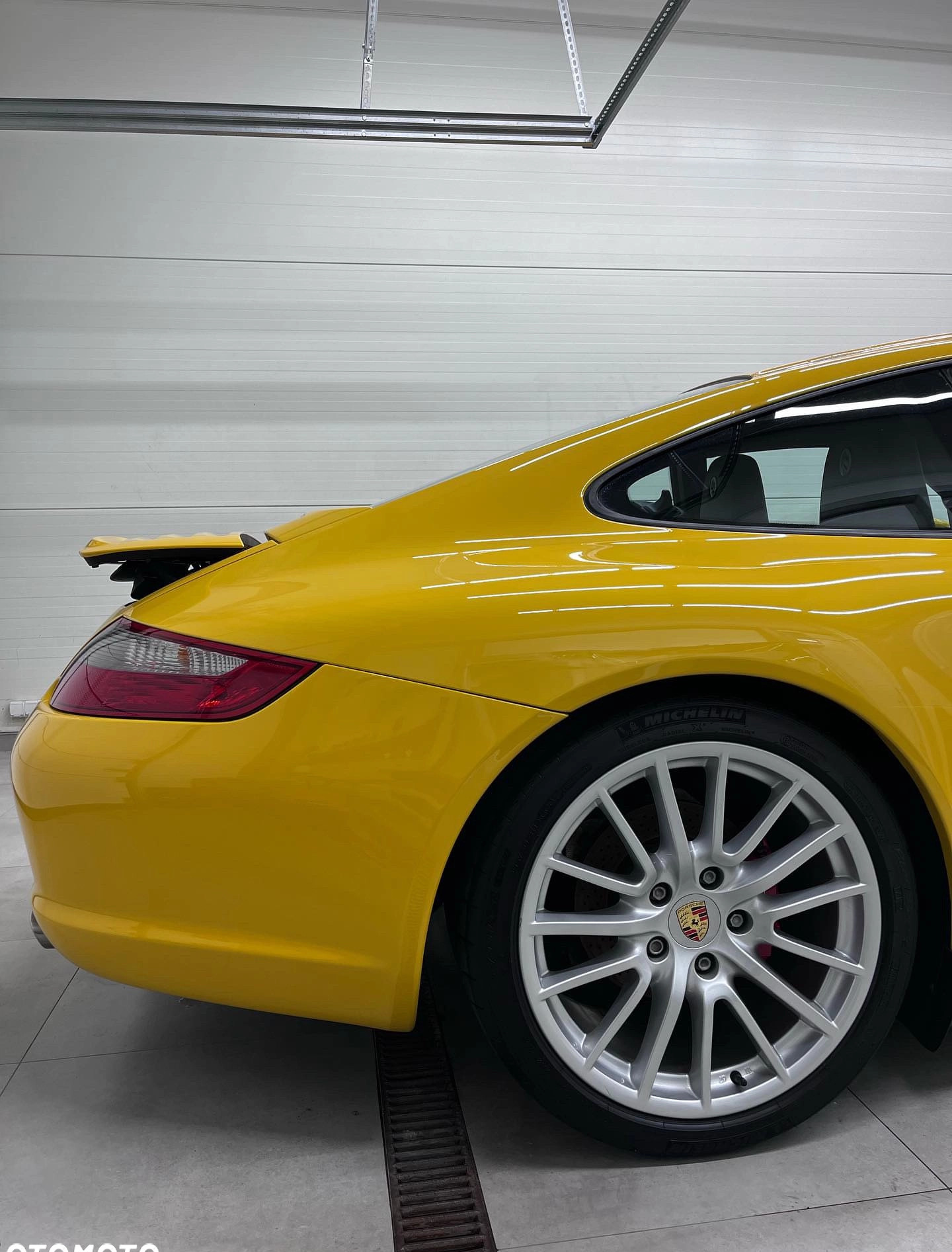 Porsche 911 cena 209000 przebieg: 93000, rok produkcji 2005 z Warszawa małe 781